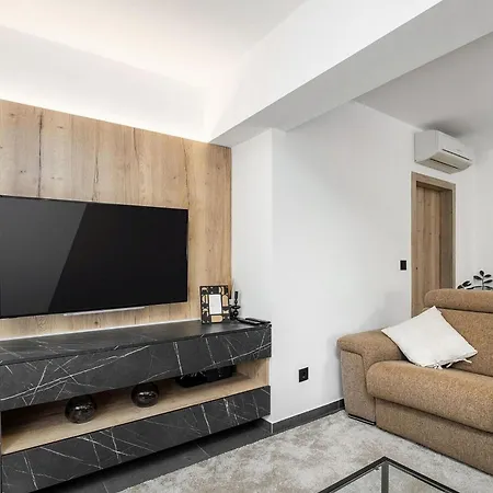 דירה Larisa Tar-Vabriga