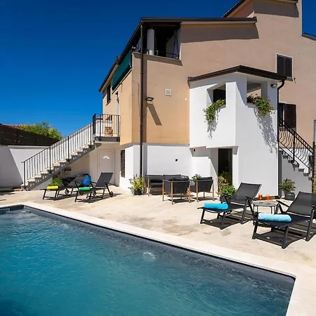 דירה Larisa Tar-Vabriga