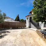 Larisa Tar-Vabriga