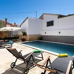 Larisa * Tar-Vabriga