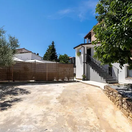 Larisa Tar-Vabriga